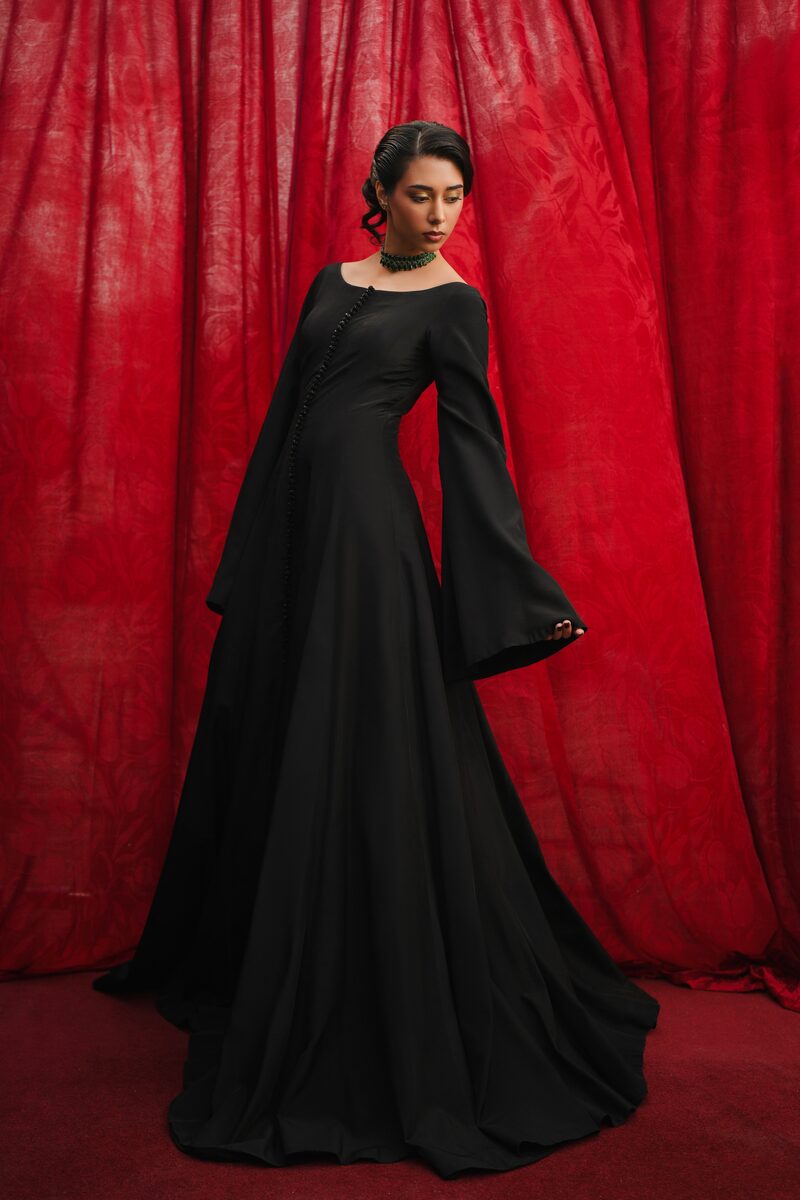 Misk, black gown