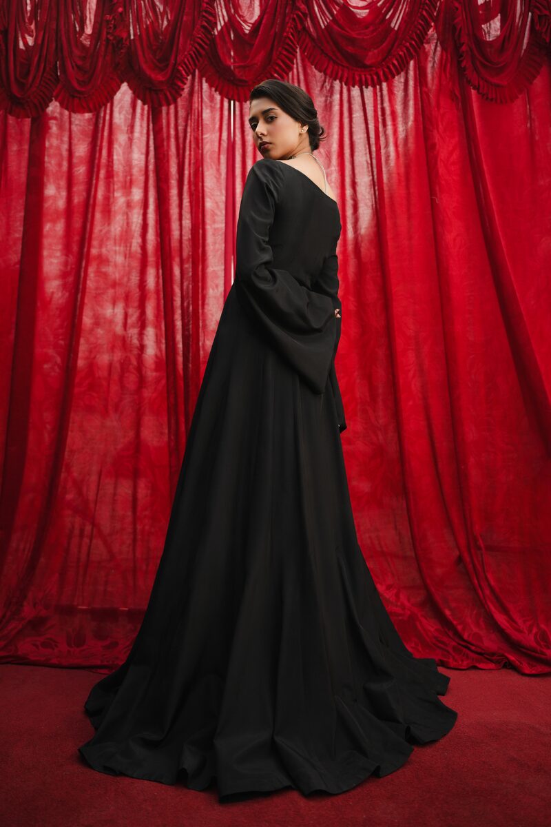 Misk, black gown